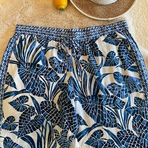 Tommy Bahama Tropical Blue and White Leaf Print Lightweight Cropped Pants